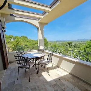  Hébergement de vacances - House With Panoramic View Immersed In Full Nature